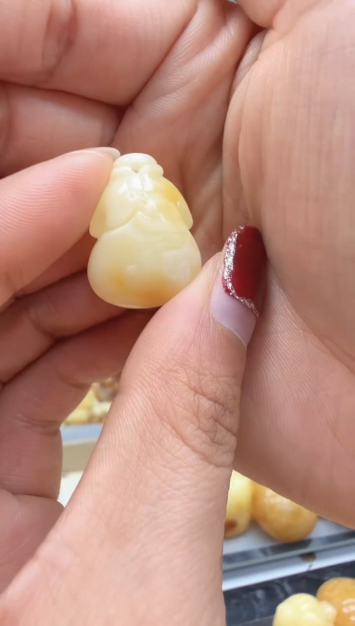 【闪购商品】琥珀裸石未镶嵌配饰