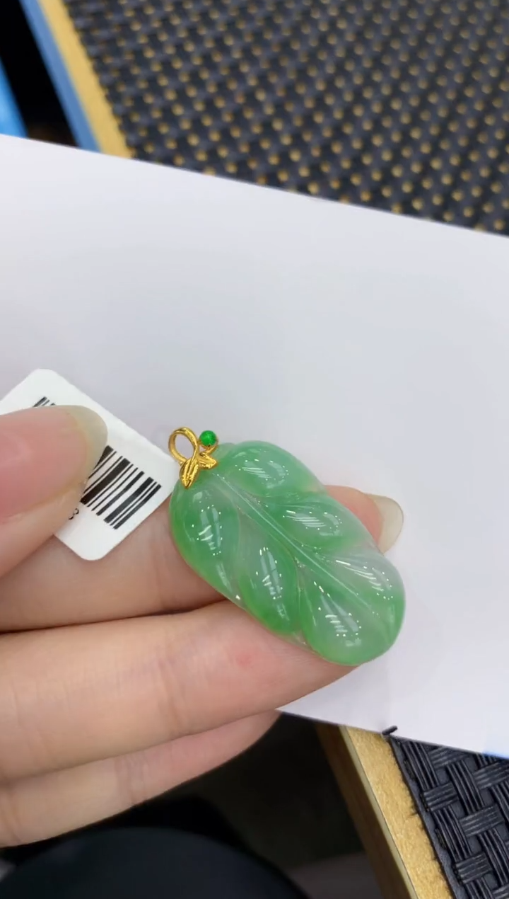 【闪购商品】翡翠颈饰18K金镶嵌8888888888