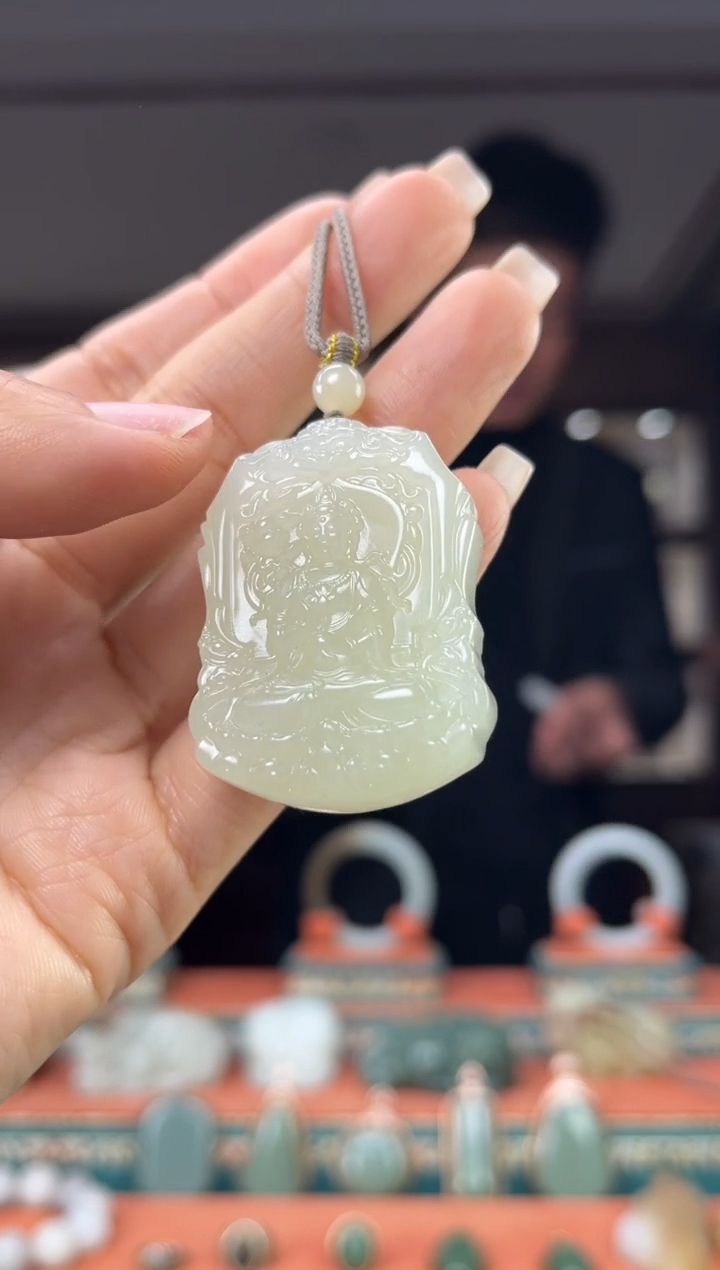 颈饰未镶嵌和田玉佩佩