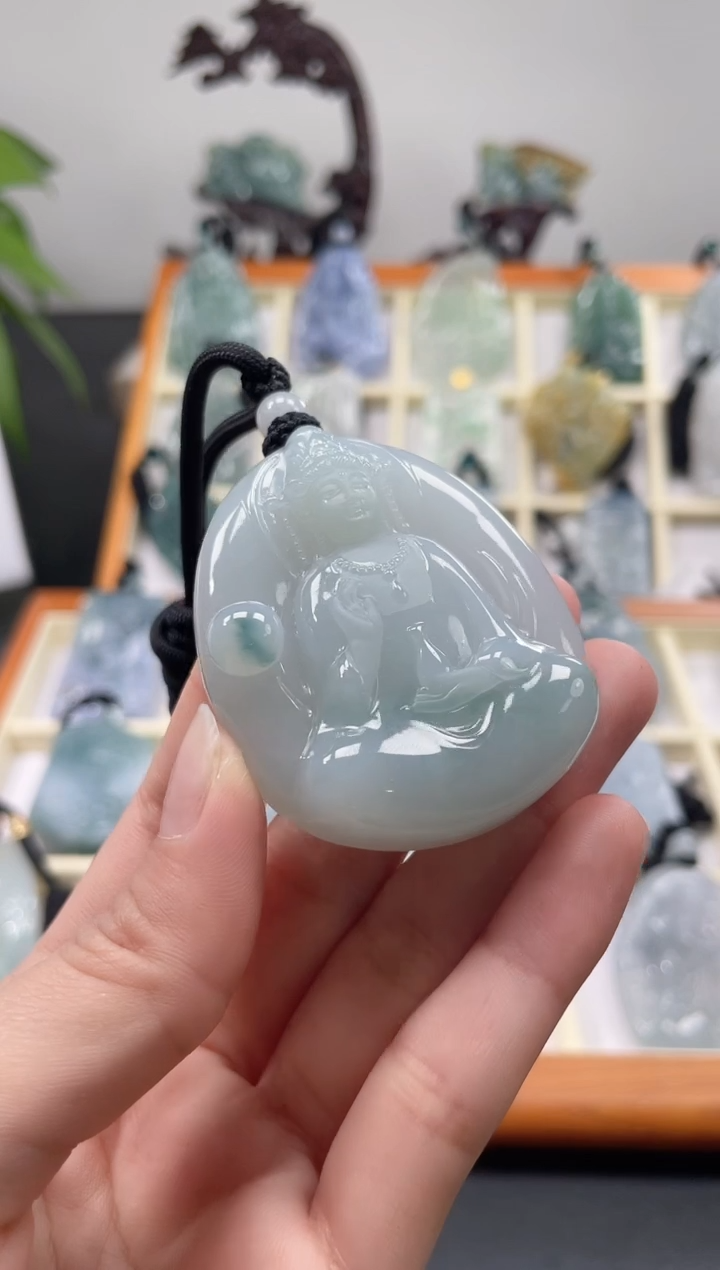 【闪购商品】翡翠颈饰未镶嵌观音