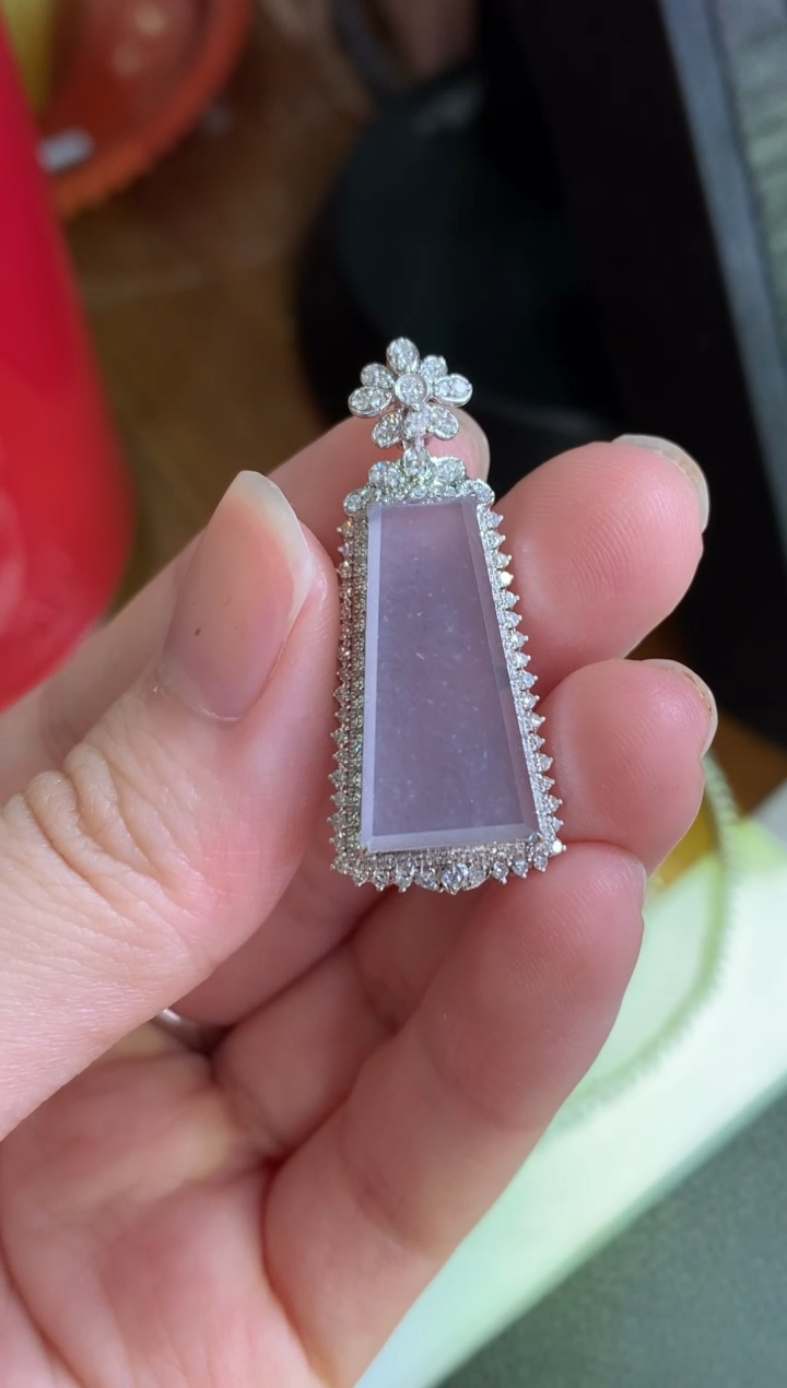 翡翠18K金镶嵌颈饰无事牌