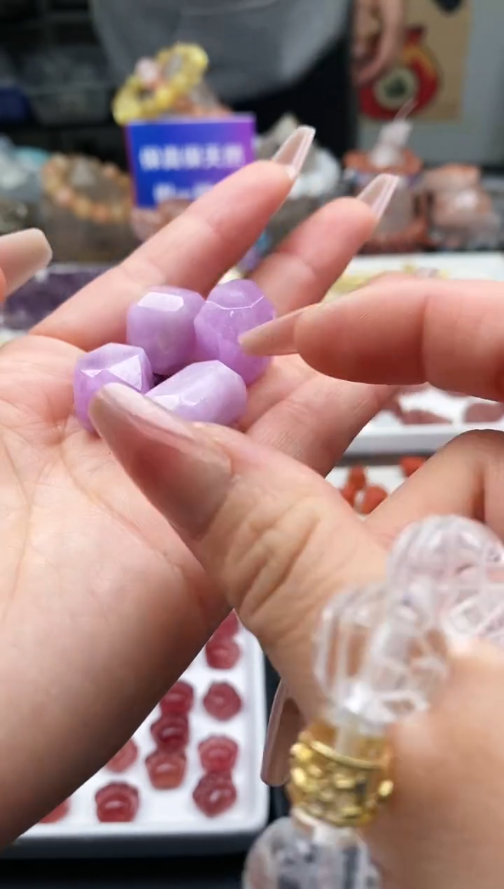 【闪购商品】锂辉石随形未镶嵌150a多样性发其一/2.14/1个