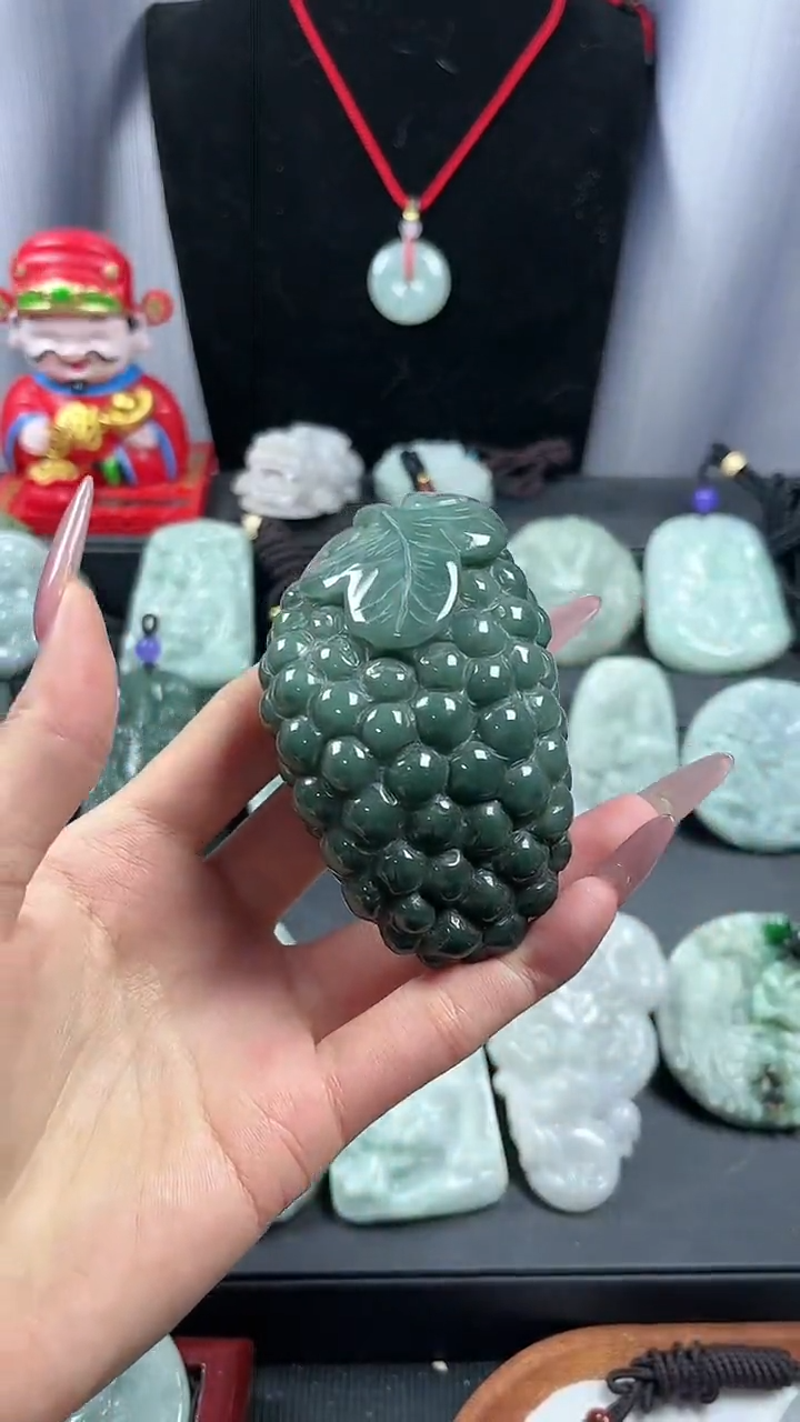 【闪购商品】翡翠颈饰未镶嵌葡萄手把件