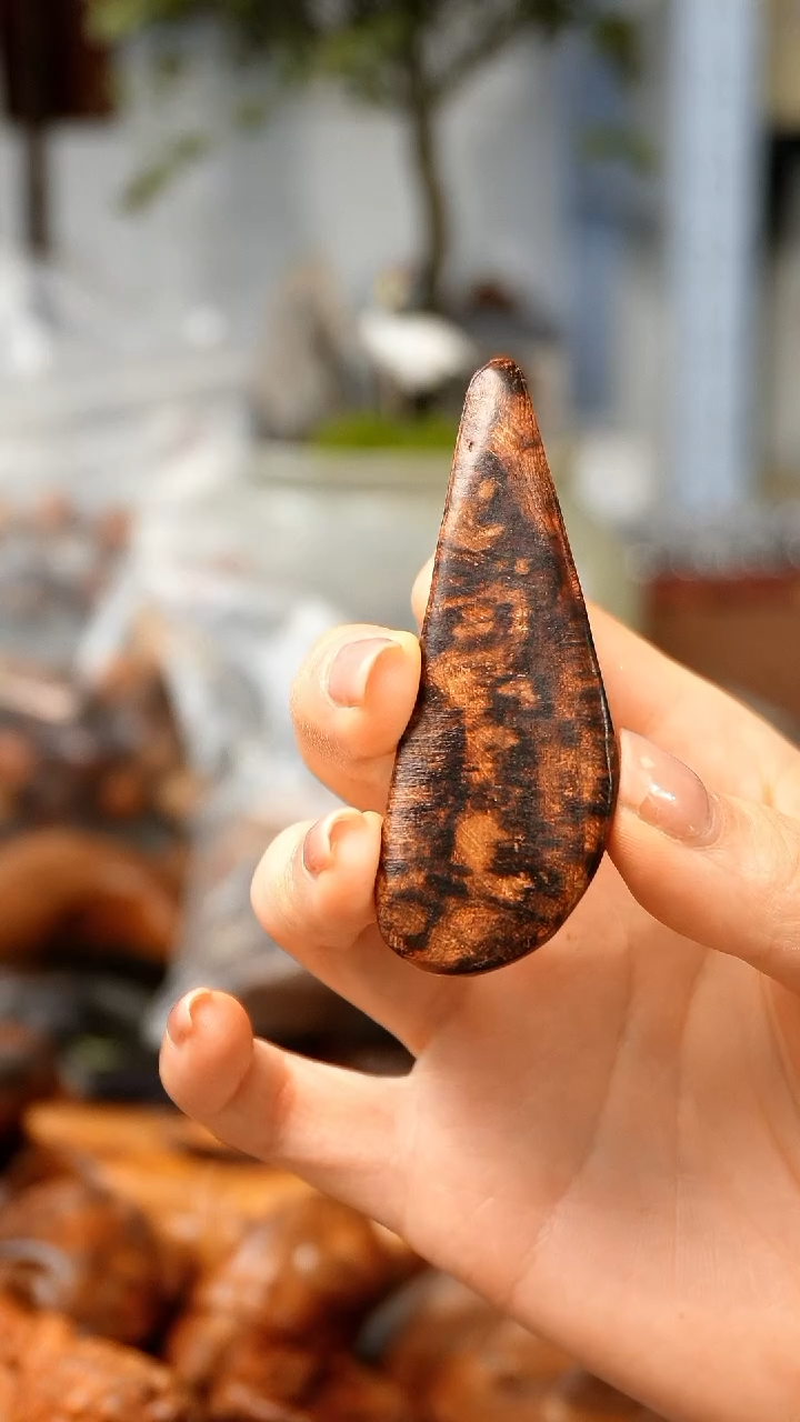 【闪购商品】黄花梨/降香黄檀海黄随型挂坠