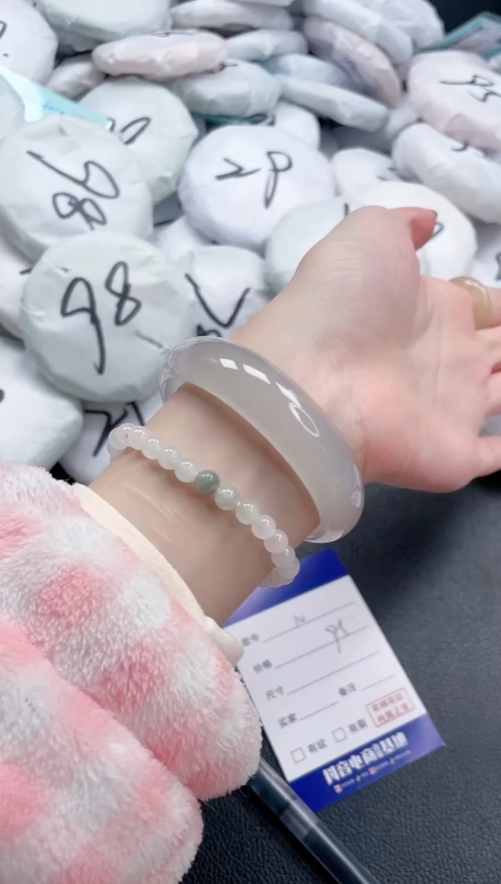 【闪购商品】石英质玉手镯未镶嵌26J10-58