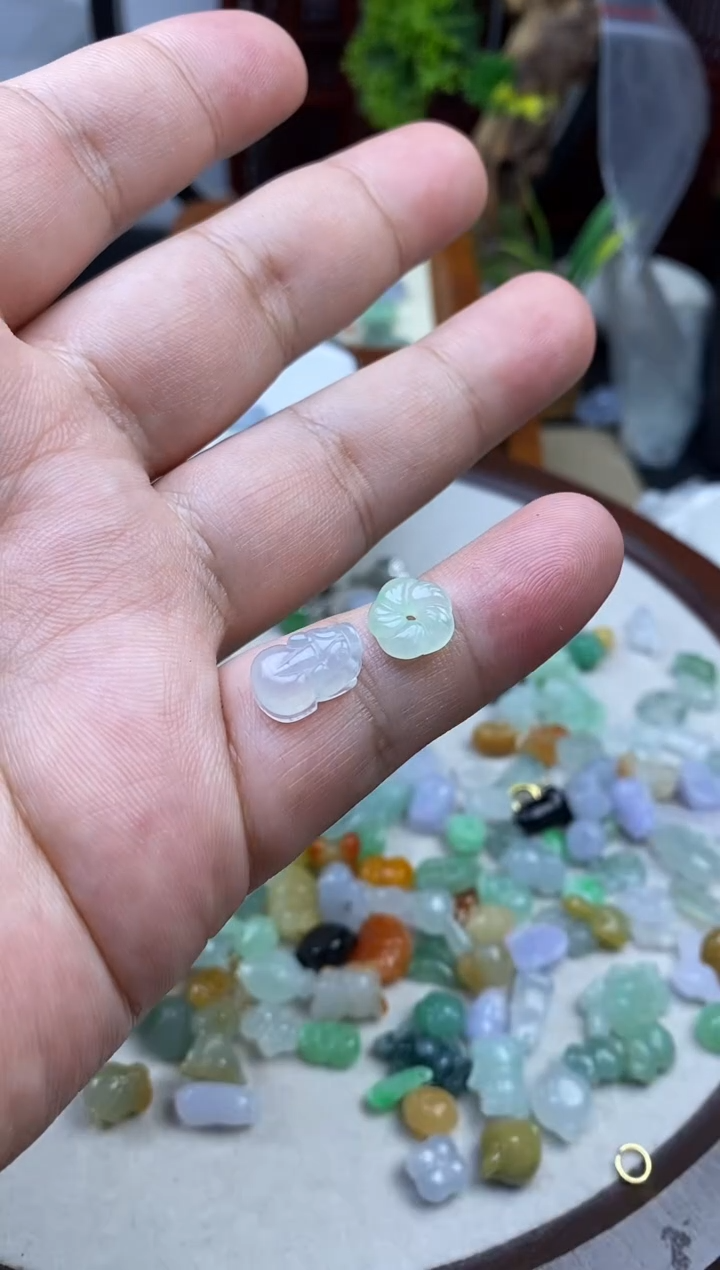 颈饰未镶嵌翡翠心*翡翠