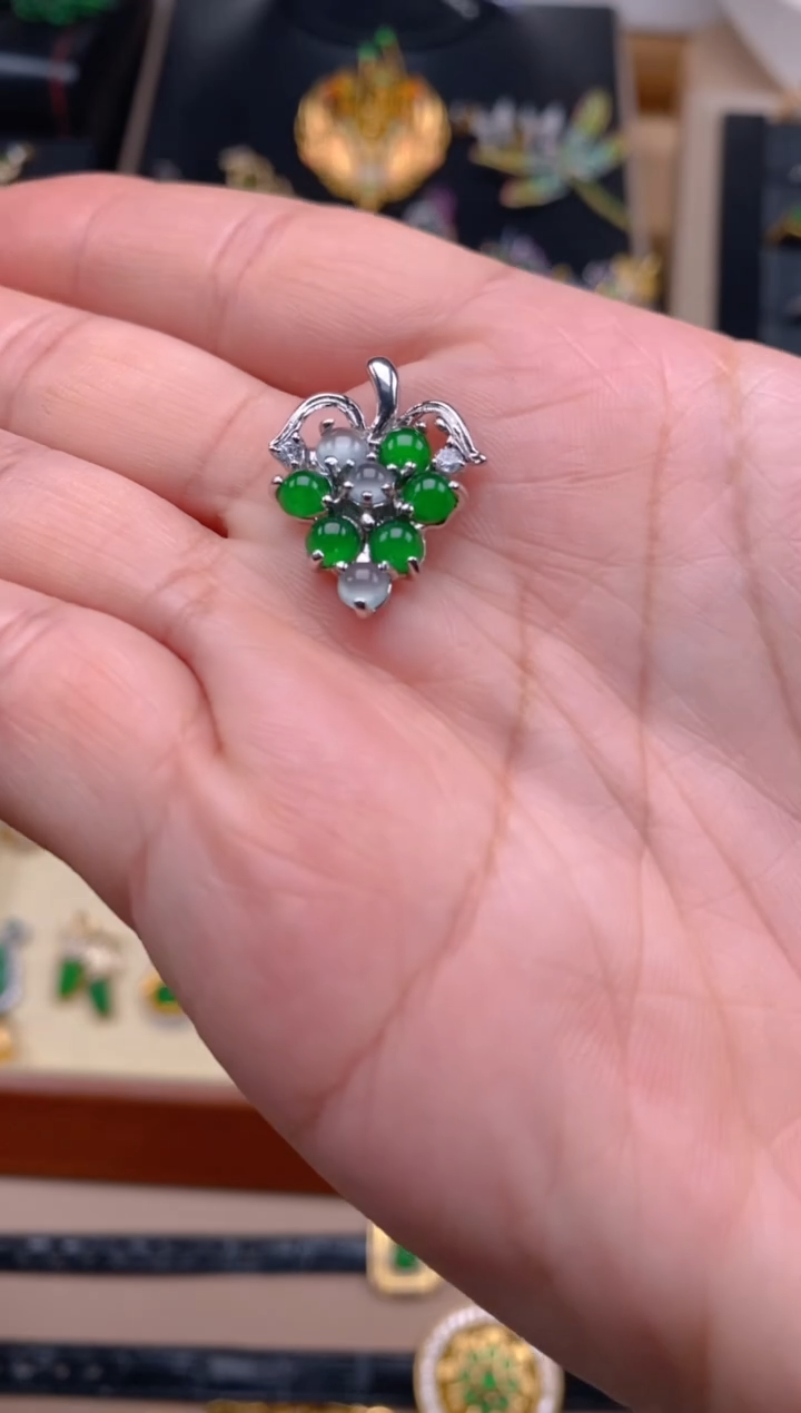 【闪购商品】翡翠吊坠(不含链)银S925镶嵌葡萄