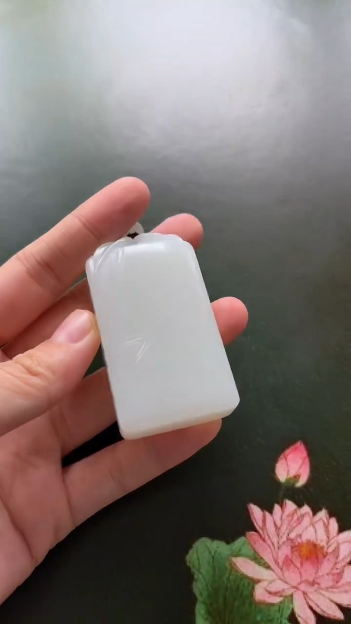 颈饰未镶嵌和田玉吊坠