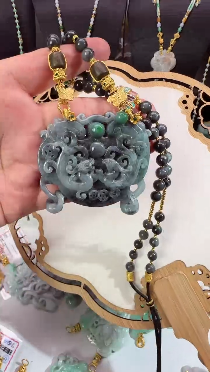 【闪购商品】翡翠颈饰未镶嵌拍照
