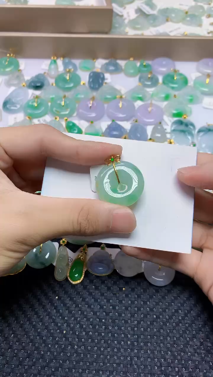 翡翠18K金镶嵌颈饰54345345654656