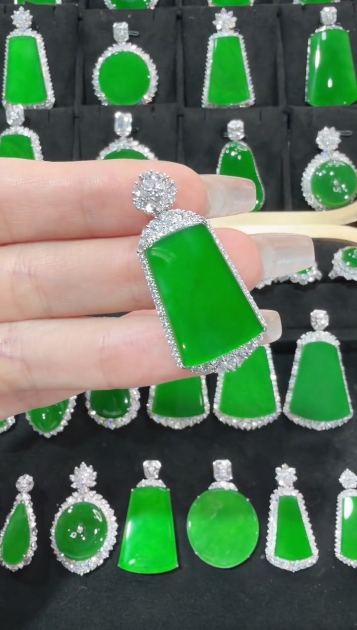 颈饰18K金镶嵌翡翠无事牌天然A货翡翠72h鉴赏期