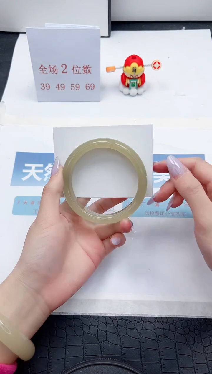 【闪购商品】石英质玉手镯未镶嵌A161-61.2