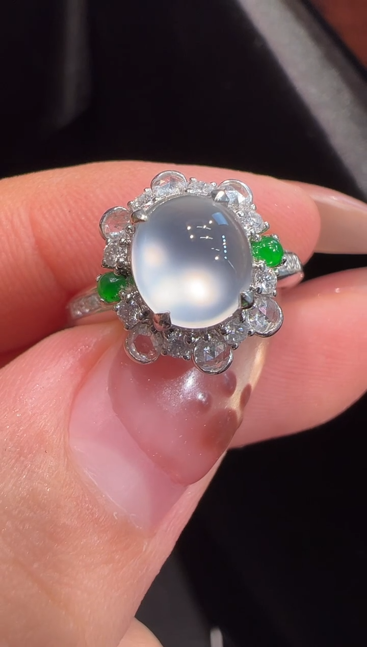 18K金镶嵌戒指翡翠戒指