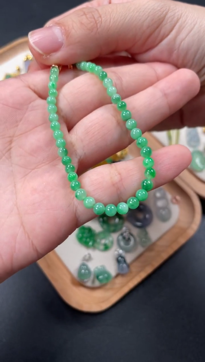 翡翠足金镶嵌套链一个    P623