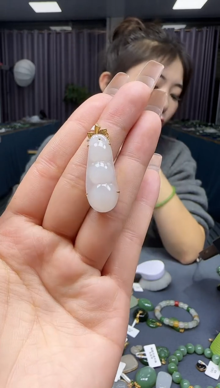 【闪购商品】和田玉挂件18K金镶嵌1