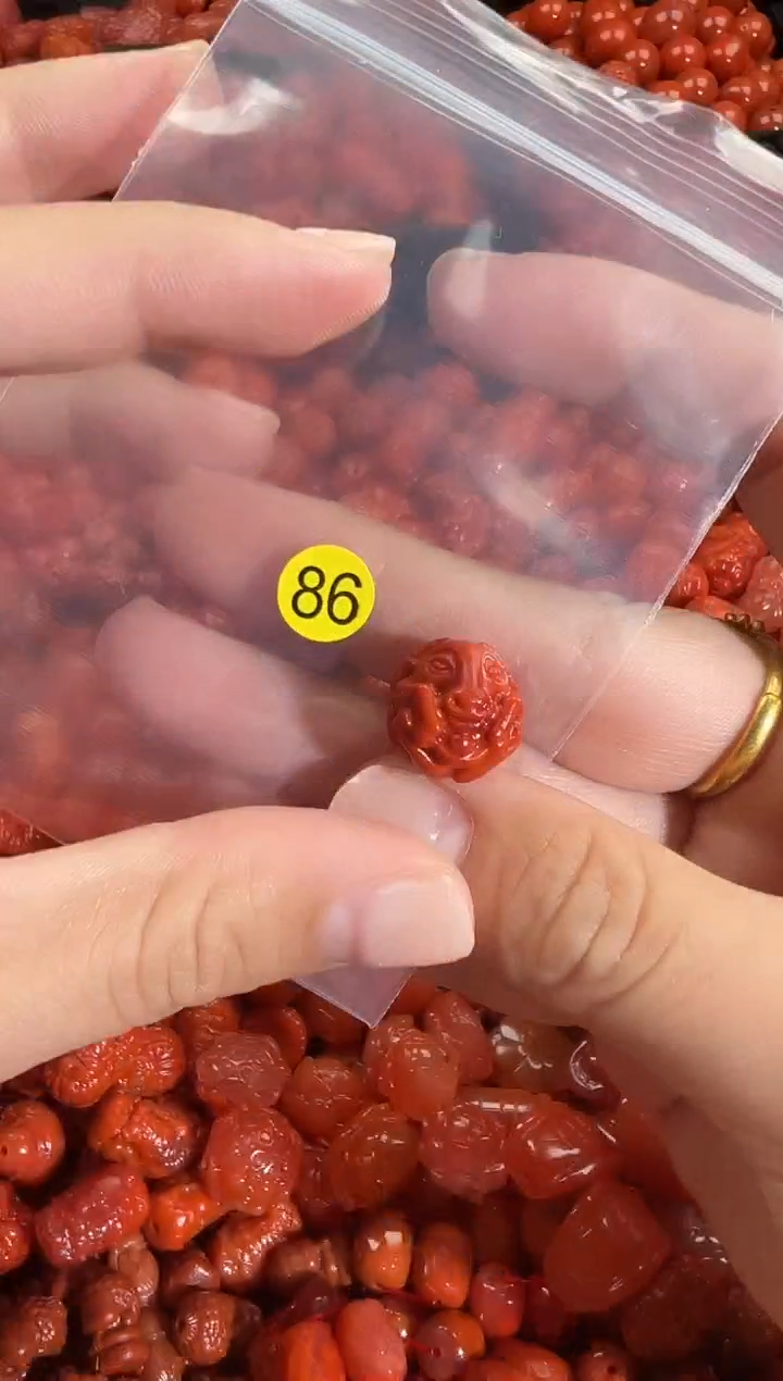 颈饰未镶嵌南红玛瑙1