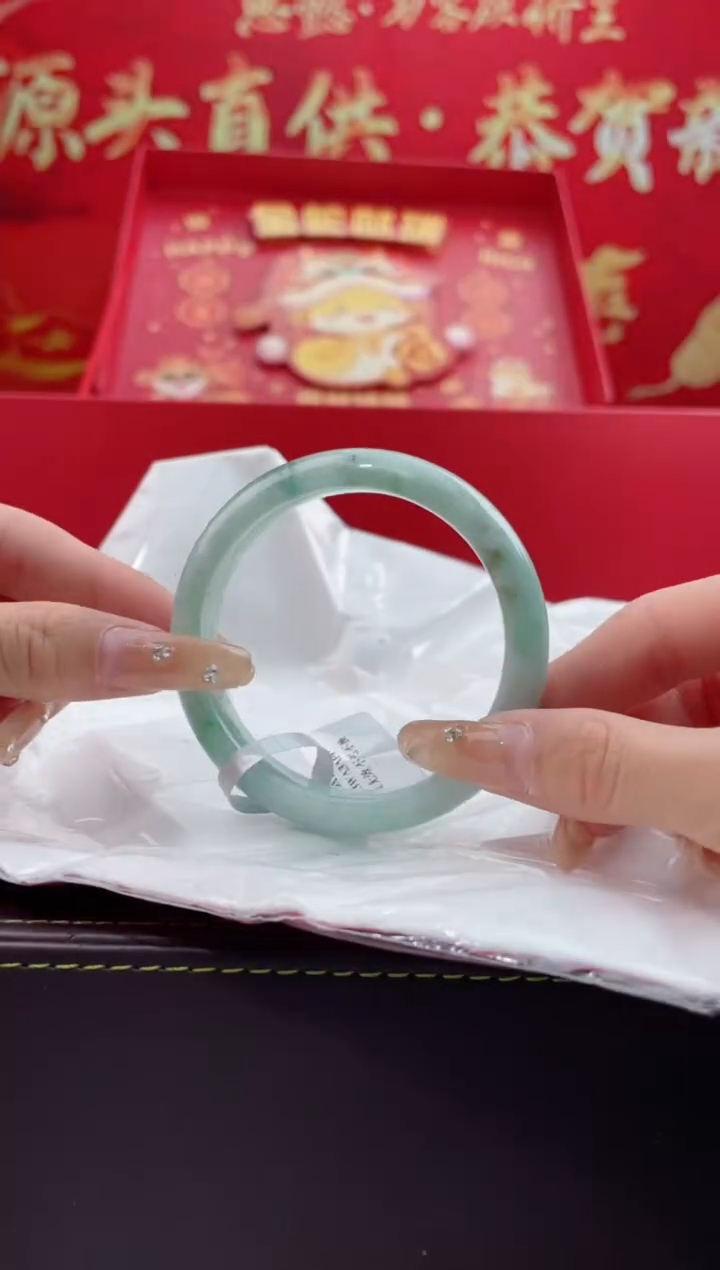 【闪购商品】翡翠手镯未镶嵌11翡翠手镯（微瑕）