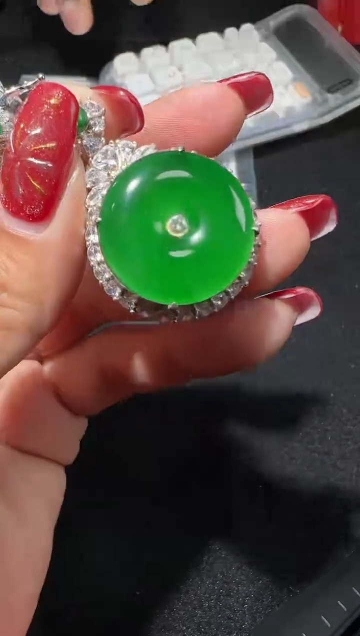 【闪购商品】翡翠吊坠(赠链)银S925镶嵌多样性发货拍一发一