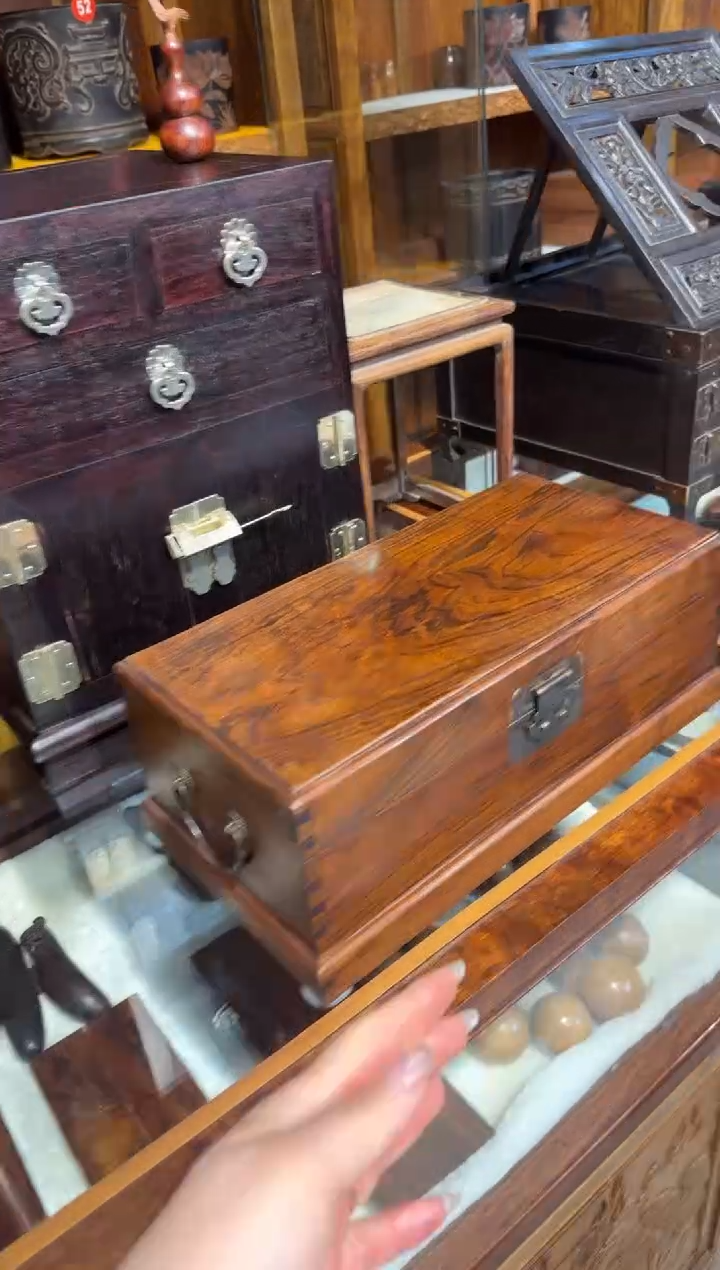 【闪购商品】木木艺黄花梨花纹底座翻盖箱528.8888