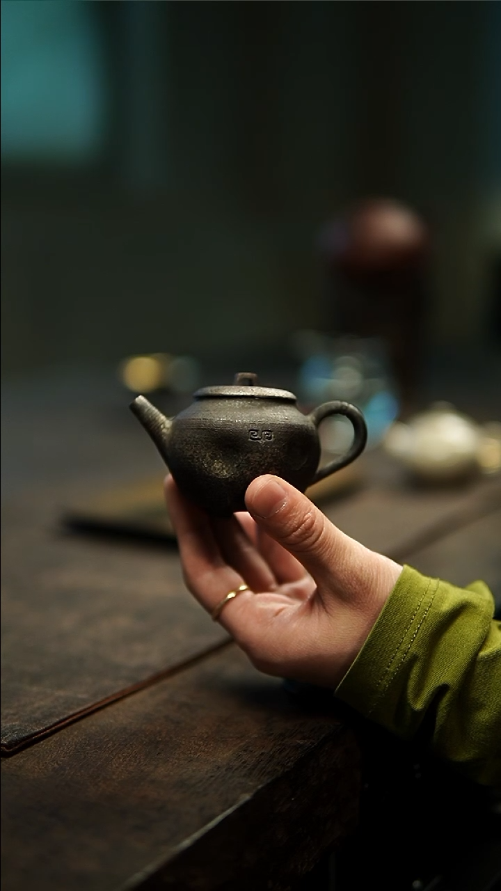 【闪购商品】欧文陶泥三足正把壶