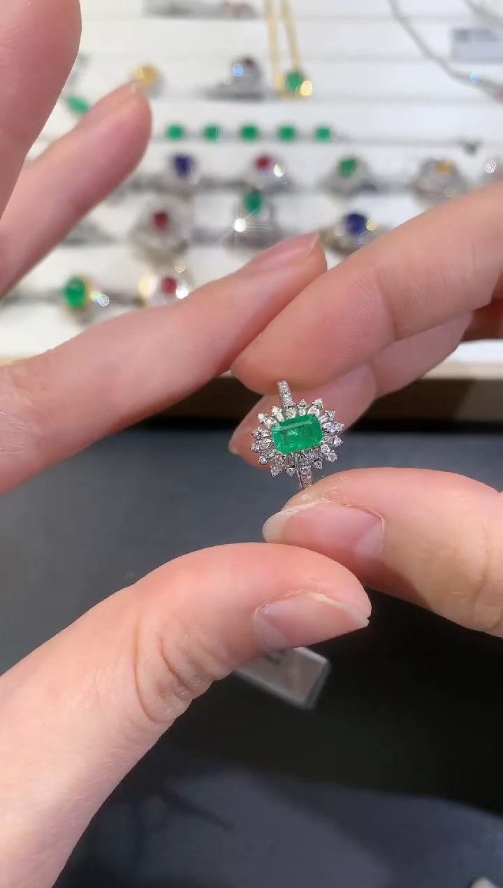 【闪购商品】祖母绿戒指18K金镶嵌S1|3980