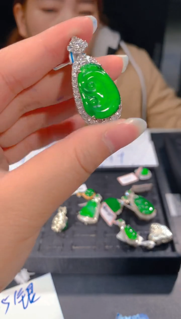 【闪购商品】定制翡翠未镶嵌91定制翡翠，多样性发货（发其一）
