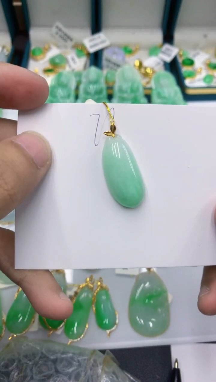 颈饰18K金镶嵌翡翠琴**欢1111111111