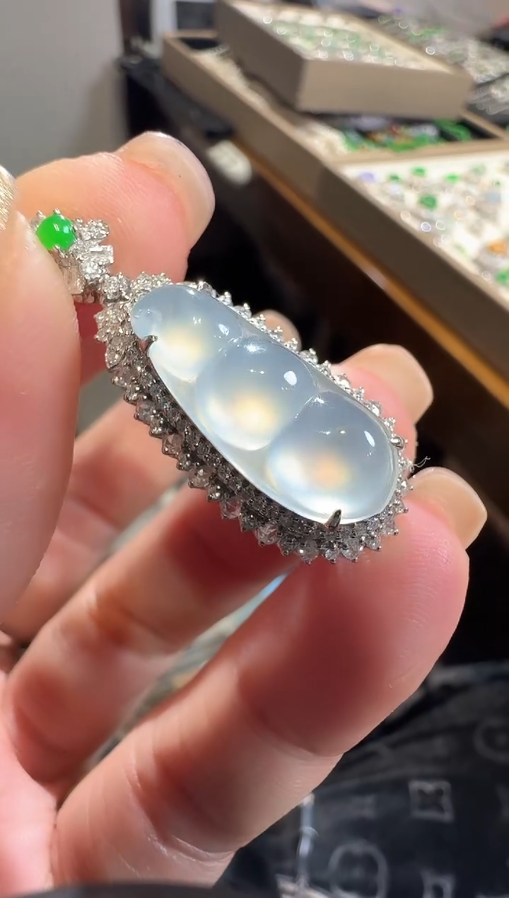 【闪购商品】翡翠颈饰18K金镶嵌豆子