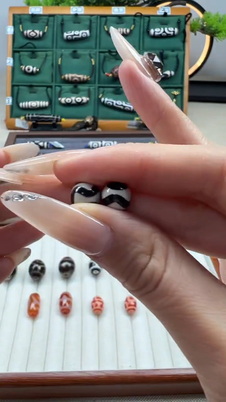 玛瑙/玉髓（覆膜）颈饰未镶嵌49微瑕随机发货