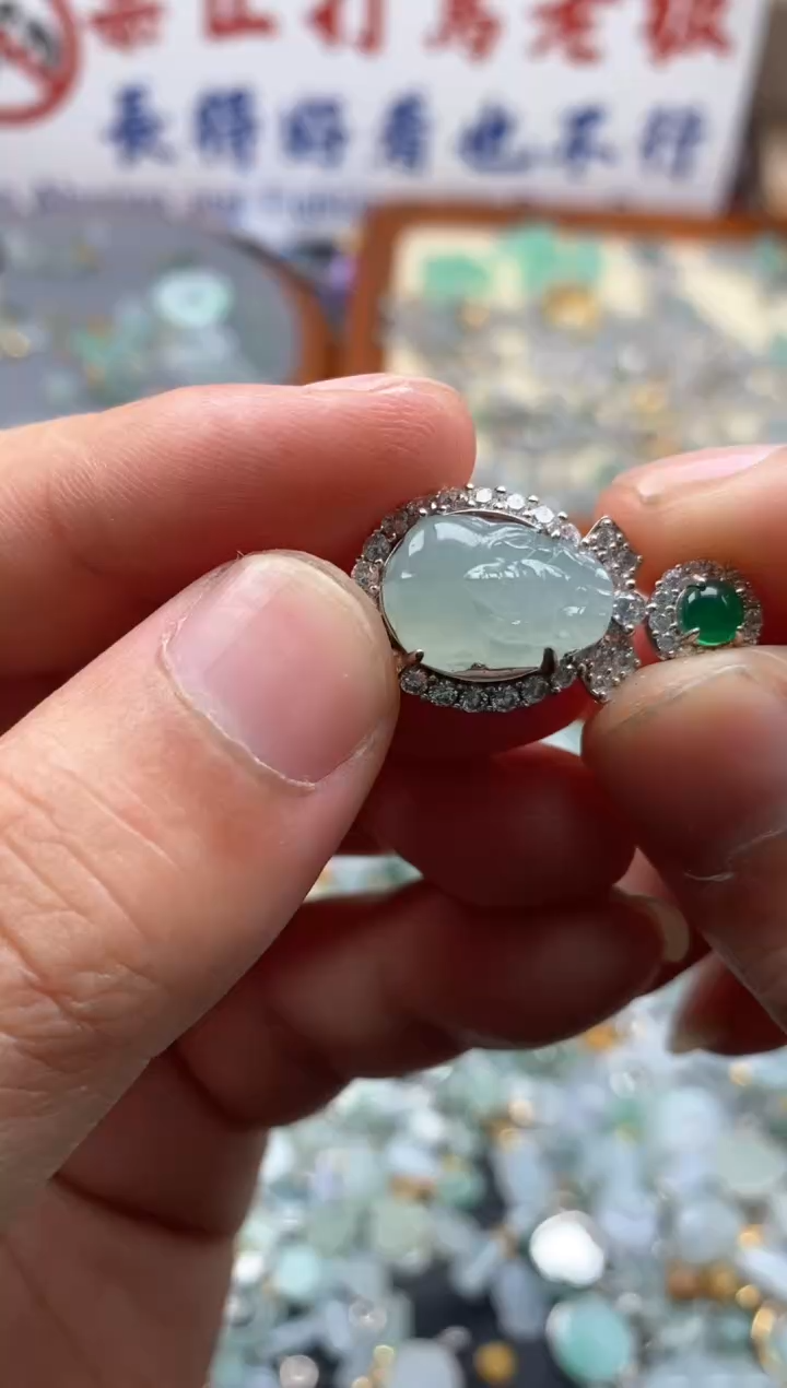 【闪购商品】翡翠颈饰未镶嵌哥哥