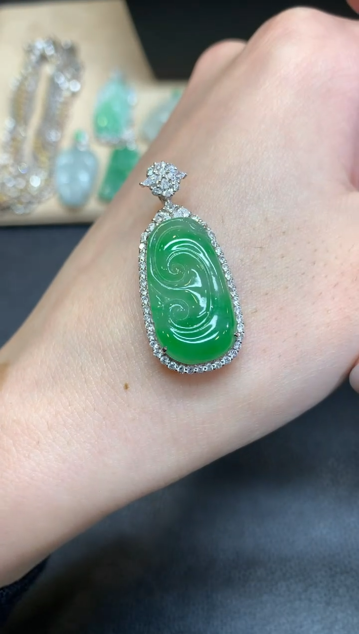 【闪购商品】翡翠颈饰18K金镶嵌如意【无服务费】