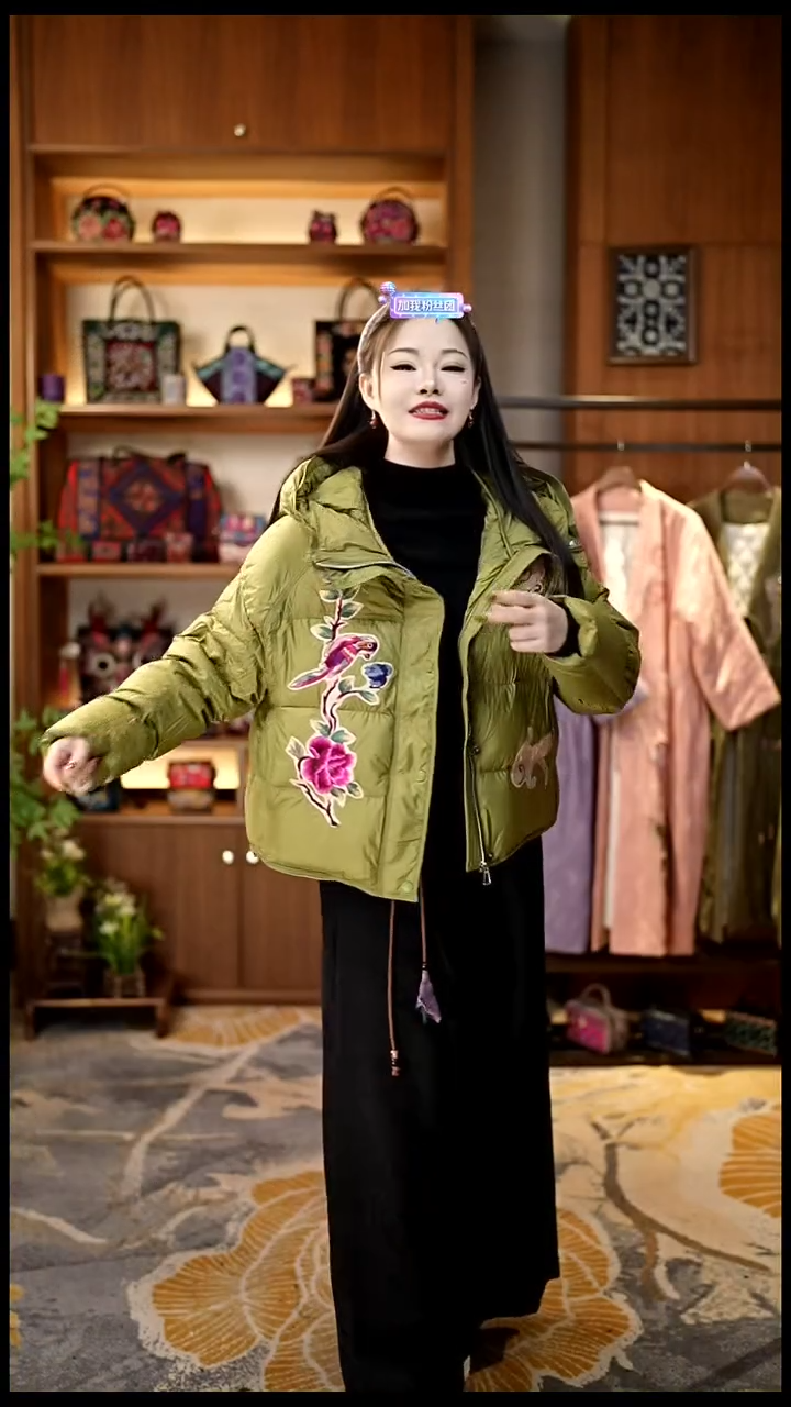 刺绣私人定制苗族手工衣服Z9635