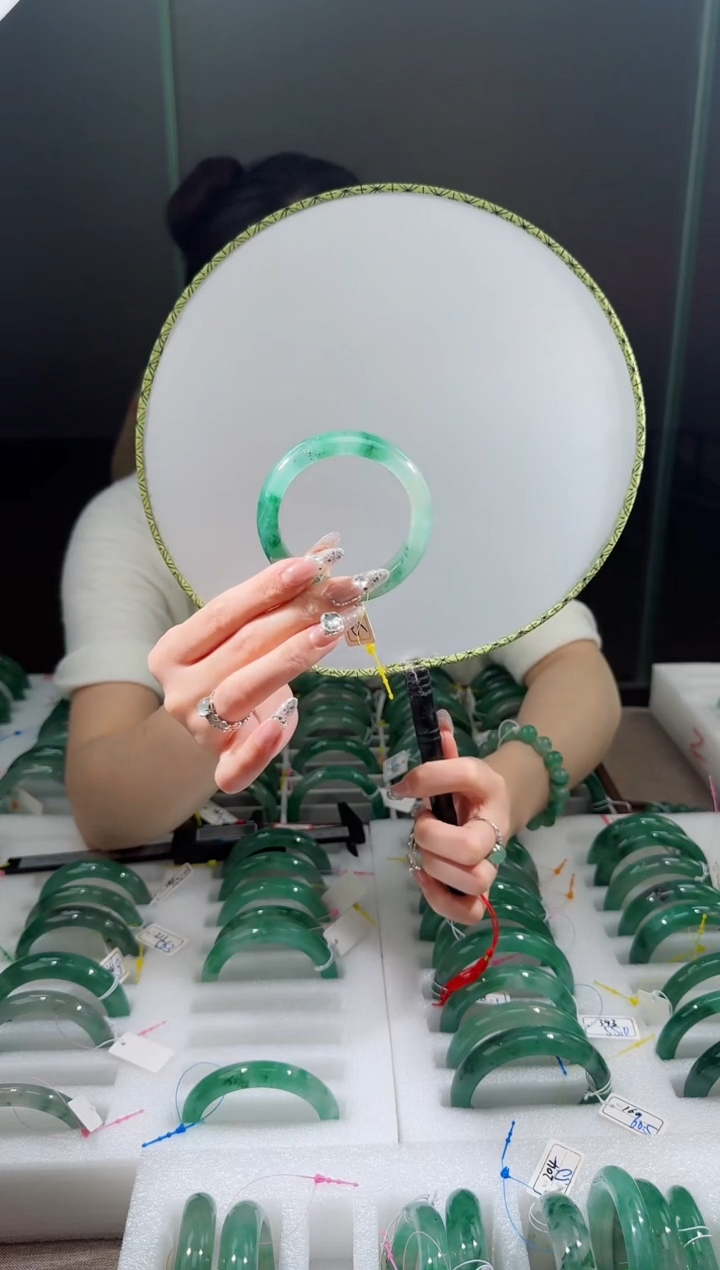 【闪购商品】石英质玉手镯未镶嵌6