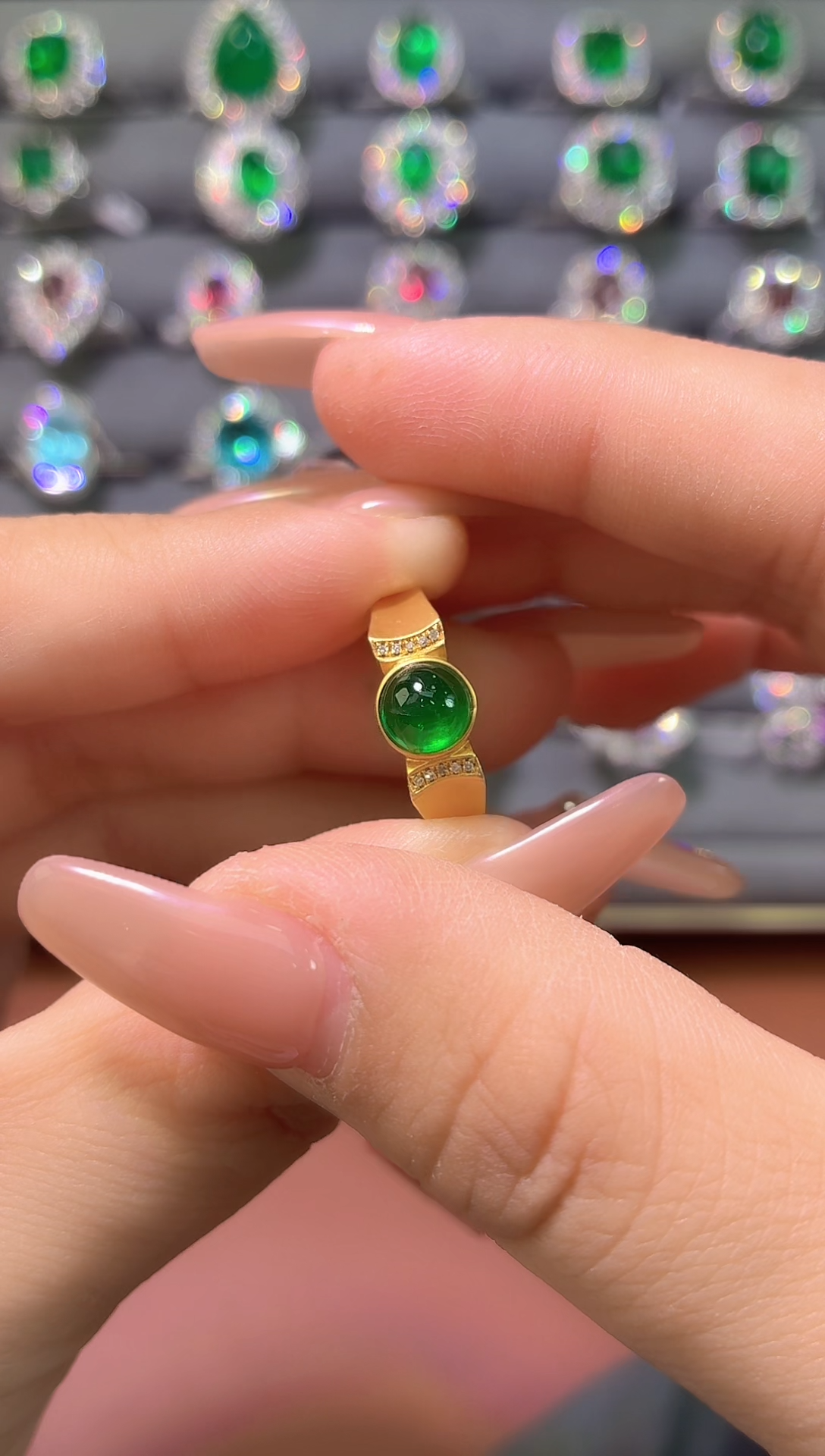 18K金镶嵌戒指祖母绿-2.33ct