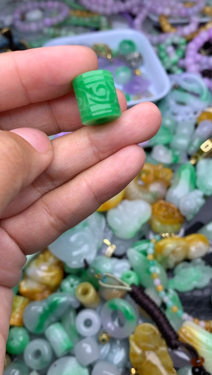 颈饰未镶嵌翡翠天然缅甸翡翠吊坠