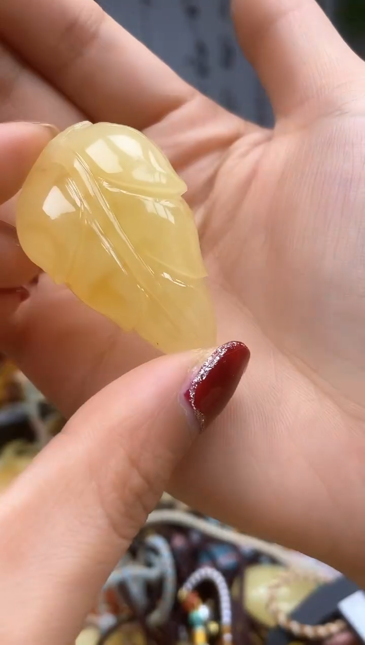 【闪购商品】琥珀裸石未镶嵌挂坠