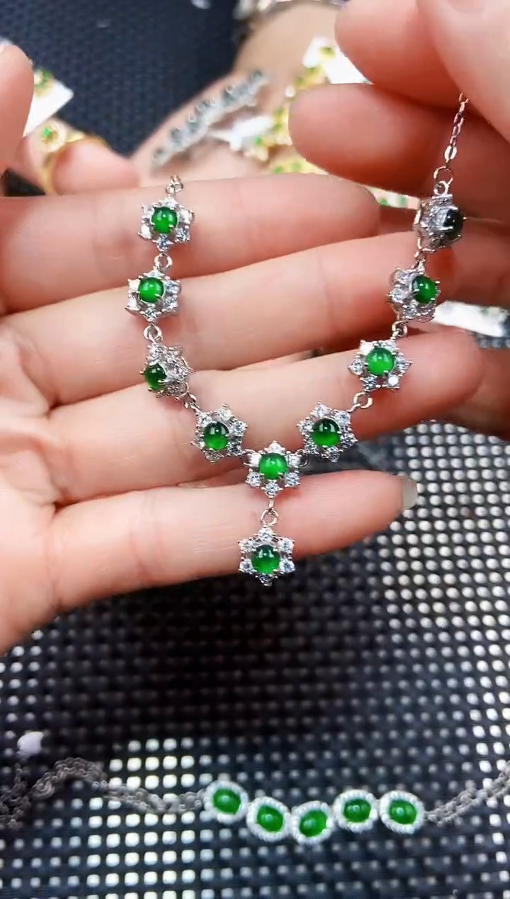 【闪购商品】翡翠颈饰未镶嵌1111111111