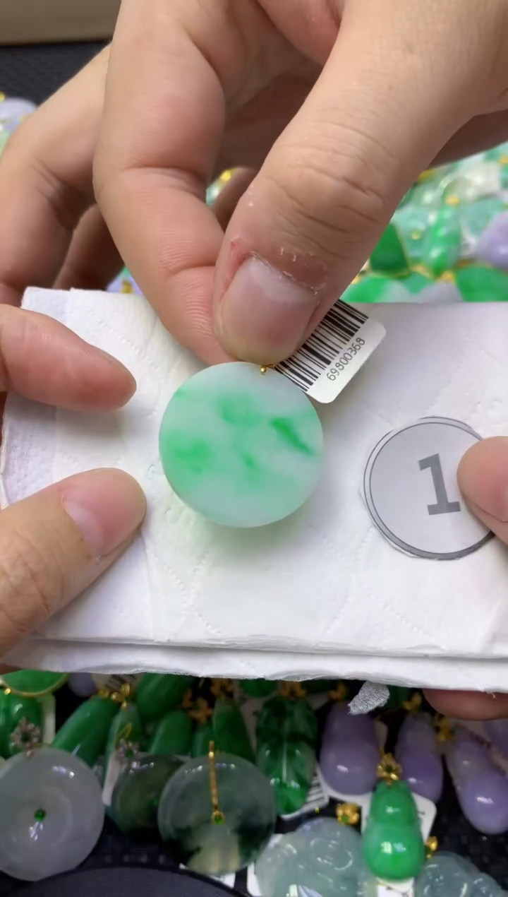 颈饰18K金镶嵌翡翠天然缅甸翡翠A货