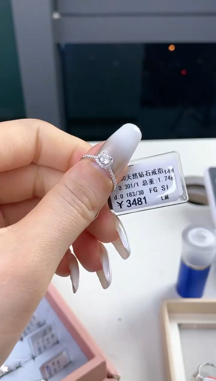 【闪购商品】钻石戒指/指环18K金镶嵌剪标不退换