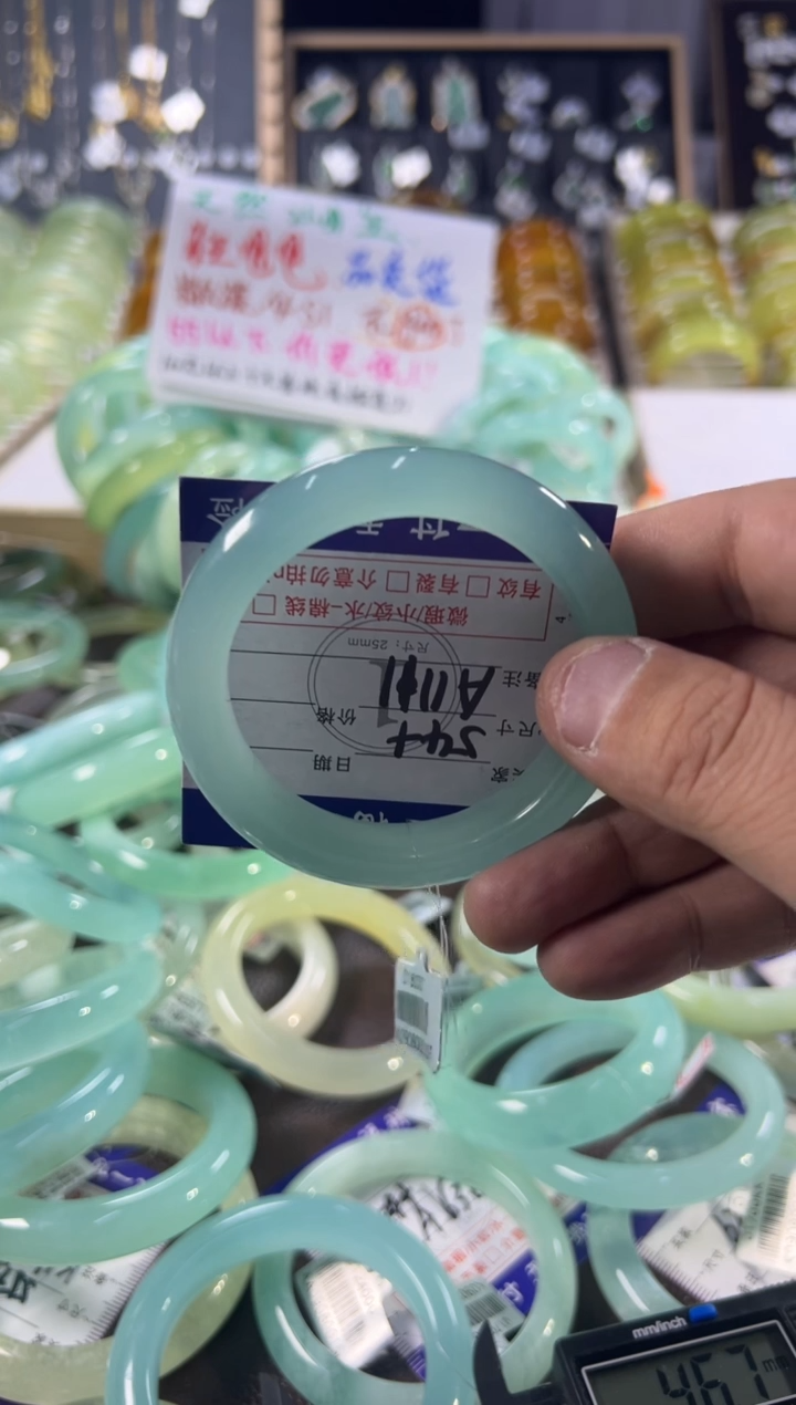 未镶嵌蛇纹石玉手镯1