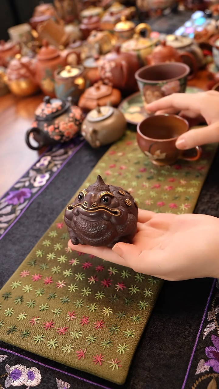 茶壶紫砂紫泥独角金蟾