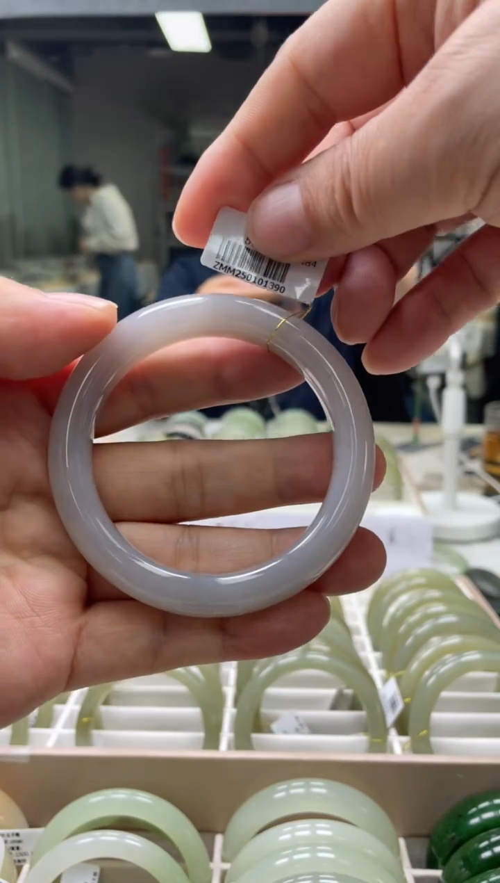 【闪购商品】和田玉手镯未镶嵌编码1390 圈口57-58