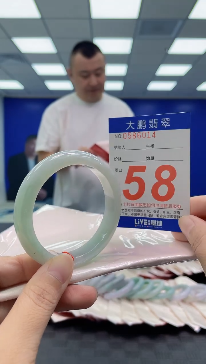 未镶嵌手镯翡翠AAAAAAAAAA