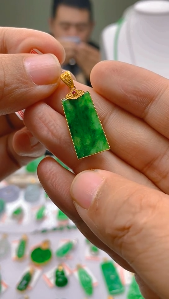 【闪购商品】翡翠颈饰18K金镶嵌新号开播，全场乱卖