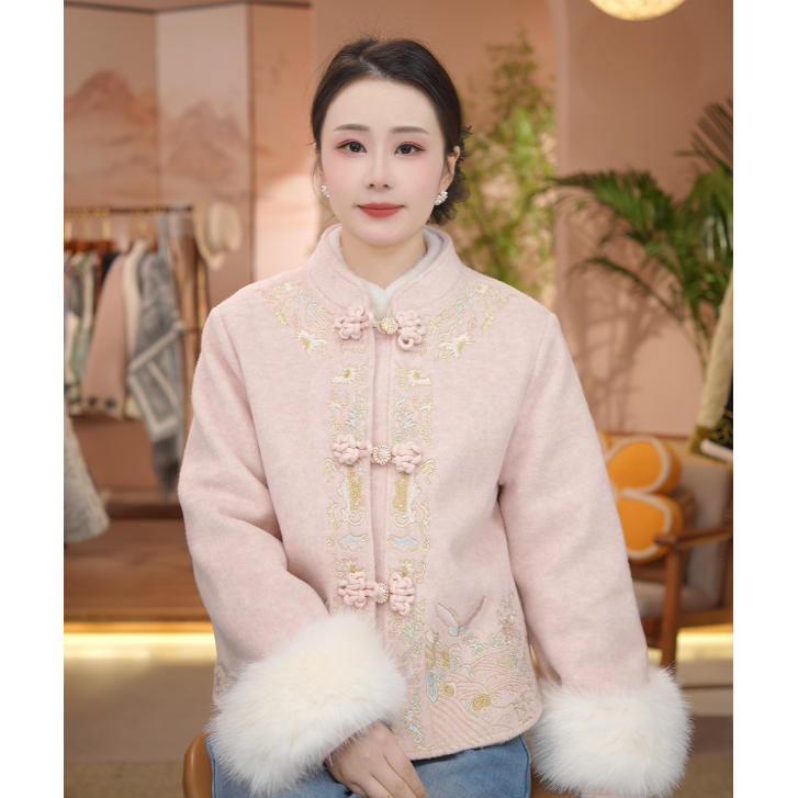 《 千山月-外套》2025年秋冬新款时尚显瘦纯色刺绣高级感加厚气质