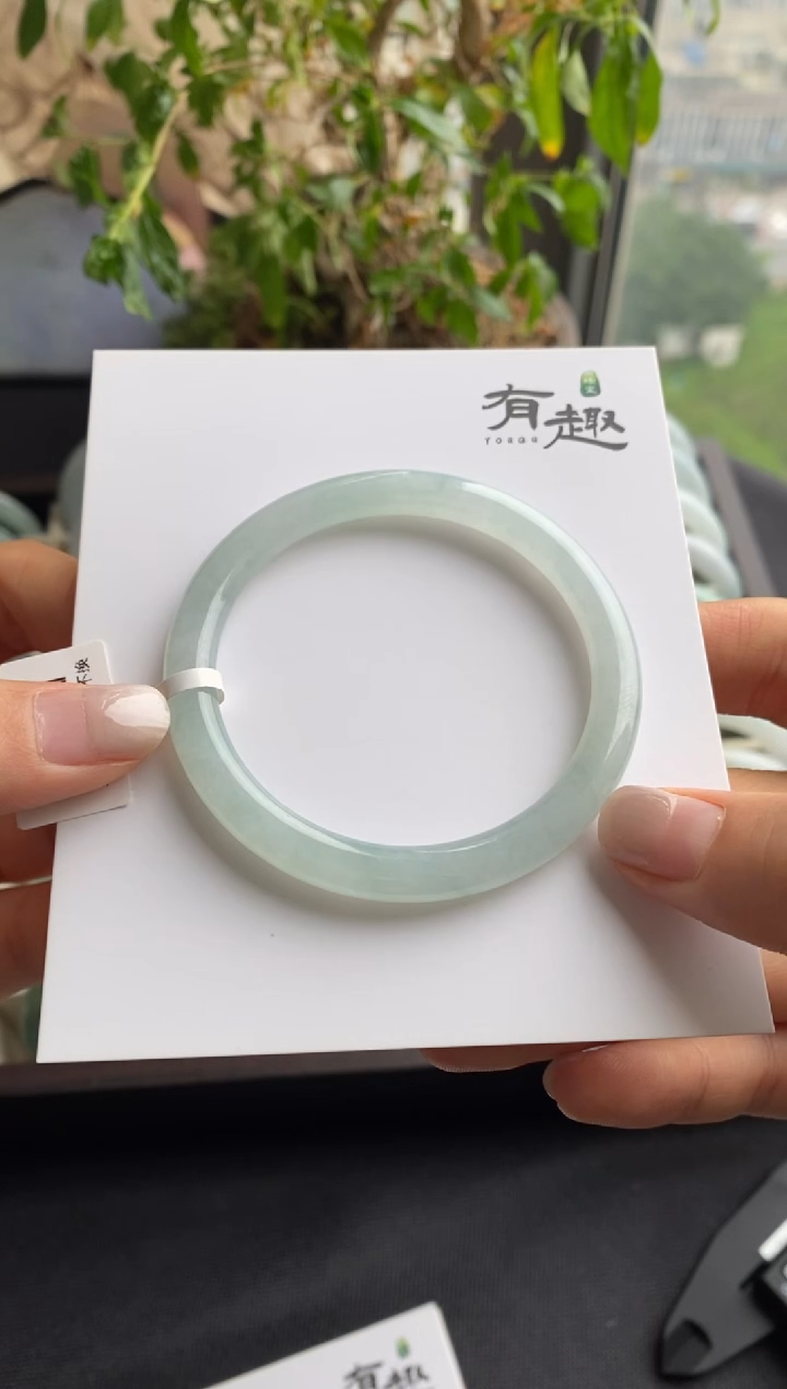 翡翠手镯未镶嵌51.8圆条