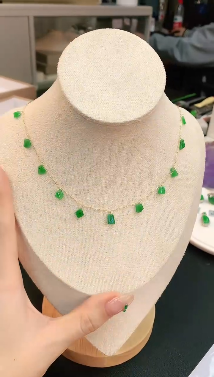 【闪购商品】翡翠颈饰18K金镶嵌赠礼盒证书 珍珍