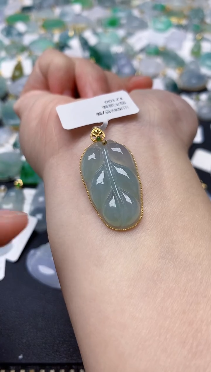 颈饰18K金镶嵌翡翠天然缅甸A货翡翠
