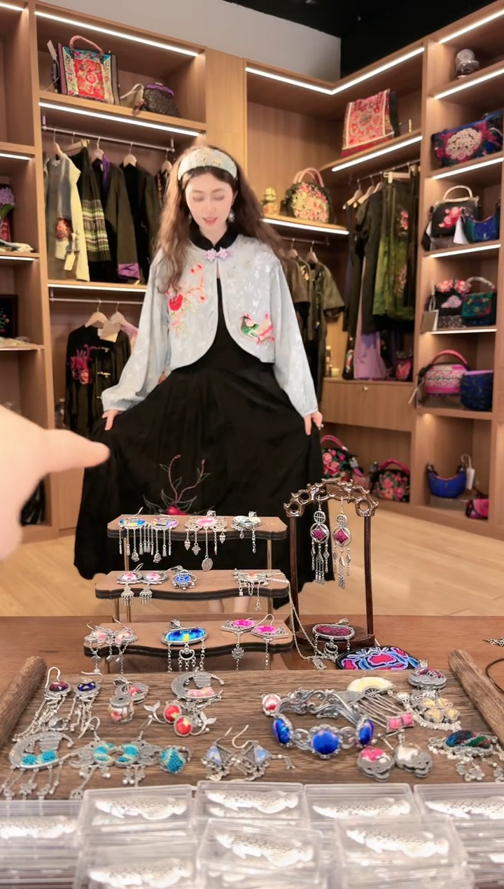 【闪购商品】织绣L612黔东南苗族刺绣