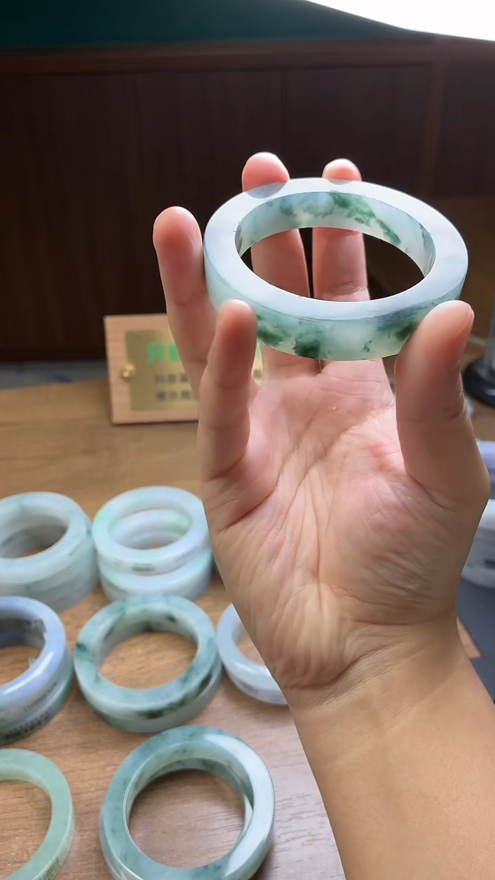 未镶嵌手镯定制翡翠萍定制